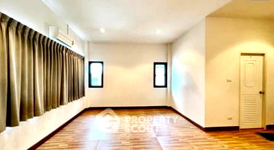 บ้านเดี่ยว ถนนกรุงเทพ-ชลบุรี มอเตอร์เวย์ : บ้าน 5 ห้องนอน ขายที่ RK Home Park 2 แขวง ลาดกระบัง ใกล้สนามบินสุวรรณภูมิ (ID 1138617)