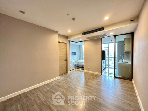 19th-Floor 1-BR Condo For Sale, The Room Sathorn, BTS Saint Louis (ID 1836347)