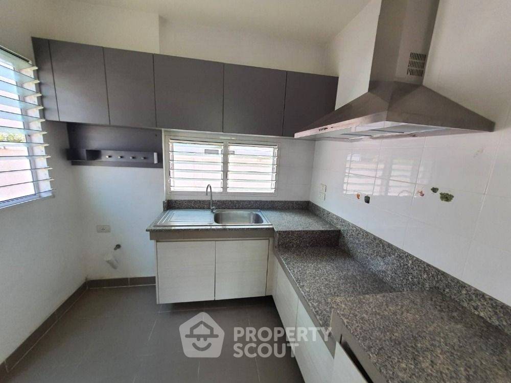 รูป คอนโด 3 ห้องนอน 150 ตร.ม. ขาย Panna Residence 3 ใกล้ CMU (สุเทพ) (ID 2150297) - รูปที่ 4/9