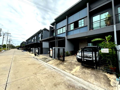 Townhouses for sale วิทยาลัยเทคนิคปทุมธานี : Urgent Sale! Super Affordable Townhome – Ready to Move In!  Siri Place Rangsit, Pathum Thani Beautiful 2-storey townhome | #TPI-2440 