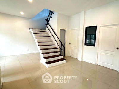 Townhouses for sale : 4-BR Townhouse For Sale, Don Mueang, Bangkok (180 Sqm) (ID 1746196)