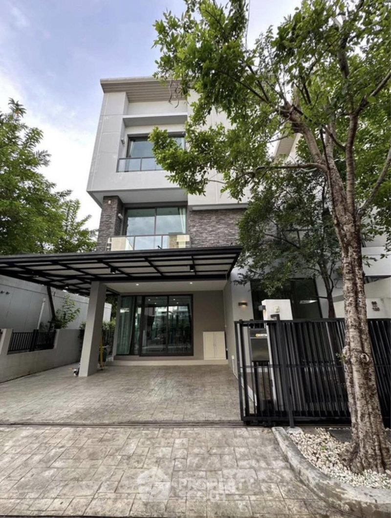 บ้านเดี่ยวให้เช่า : บ้านเช่า 4 ห้องนอน โครงการบ้านกลางเมือง คลาส เอกมัย-รามอินทรา ลาดพร้าว (ID 2043775)