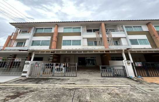 Townhome for sale, The Trust City Ngamwongwan, 170 sq m, 20 sq wa, convenient transportation, suitable price for investment.
