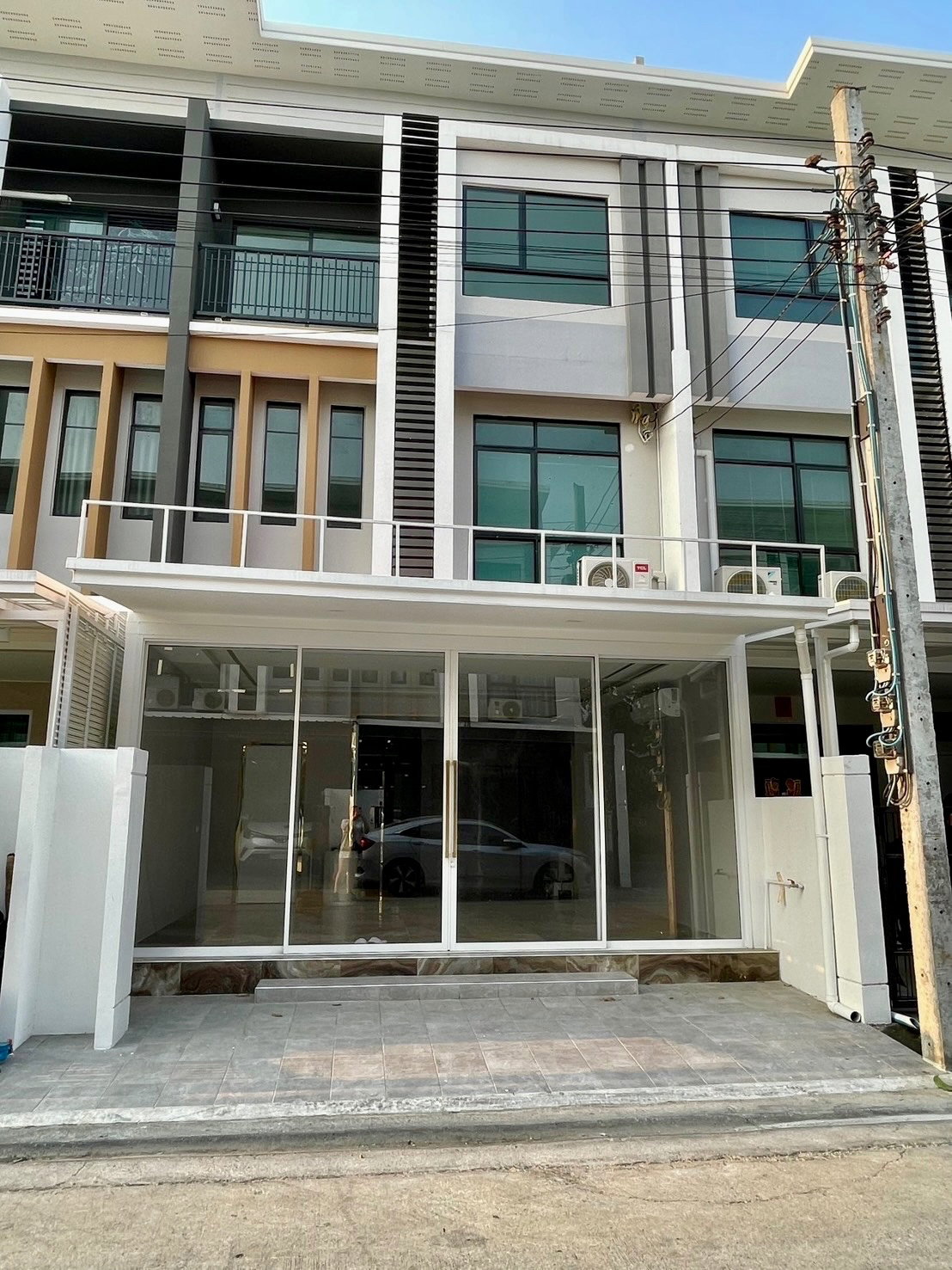 ขาย Townhome 3 ชั้น พาทิโอ รามอินทรา - วัชรพล (Master Type) บ้านใหม่ ไม่เคยเข้าอยู่ | Built-in สวยงาม | เหมาะอยู่อาศัยและทำธุรกิจ | ขายพร้อมผู้เช่า