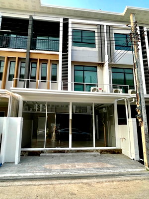 Townhouses for sale Bangkok : For Sale: 3-Storey Townhome – Patio Watcharapol-Ramintra (Master Type) Brand-new | Beautiful Built-in | Perfect for Living or Business