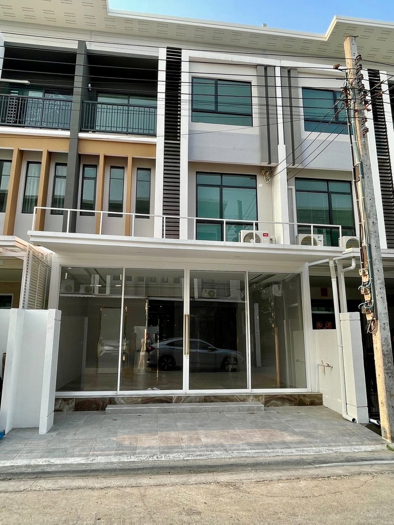 Townhouses for sale : For Sale: 3-Storey Townhome – Patio Watcharapol-Ramintra (Master Type) Brand-new | Beautiful Built-in | Perfect for Living or Business