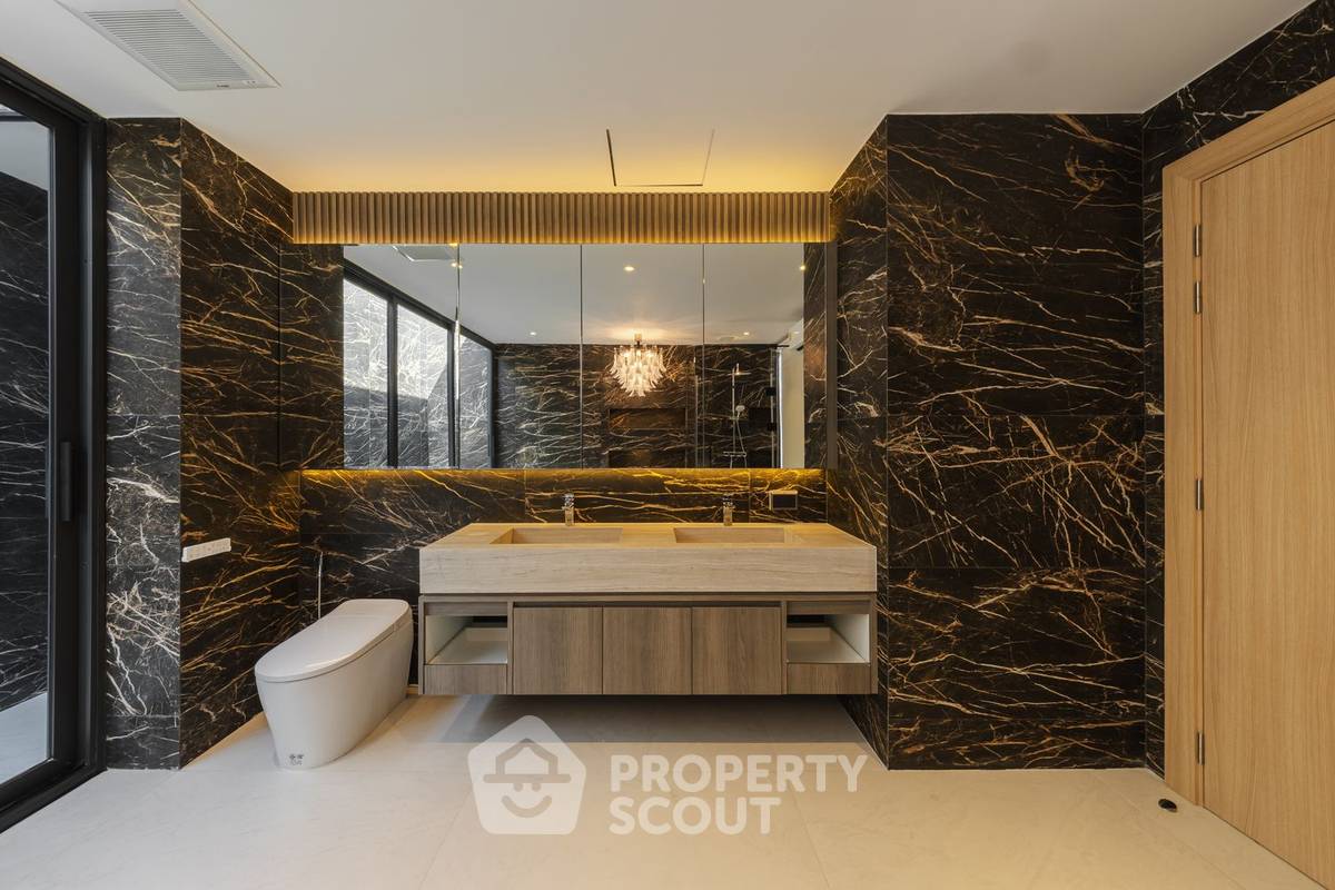 รูป บ้านเช่าหมาแมวเข้าได้ 8 ห้องนอน The Elegant Penthouse Pattaya (ID 2326999) - รูปที่ 28/46