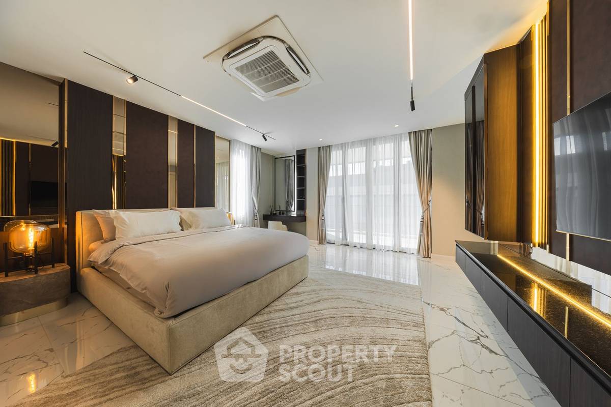 รูป บ้านเช่าหมาแมวเข้าได้ 8 ห้องนอน The Elegant Penthouse Pattaya (ID 2326999) - รูปที่ 37/46