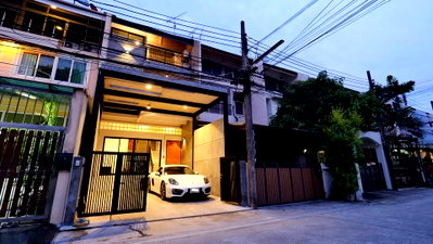 เช่าทาวน์โฮม แม็คโคร ฟู้ดเซอร์วิส สุขุมวิท 71 : LTH13286RE – Townhouse for Rent | Loft Ekkamai 28 | 230 sq.m | 5 Beds 5 Baths | 92K/Month | Near BTS Ekkamai | ทาวน์เฮ้าส์ให้เช่า ลอฟท์ เอกมัย 28