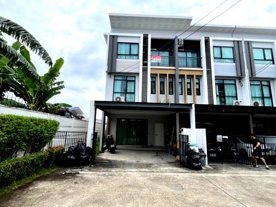 ขายบ้านเดี่ยว : เจ้าของขายเอง ทาวน์โฮม 3.5 ชั้น โครงการ พาทิโอ วัชรพล-รามอินทรา (หลังริม) ใกล้ รถไฟฟ้า และทางด่วน MRT-วัชรพล  ถ.วัชรพล บางเขน  (ราคา 5,500,000 บาท)  