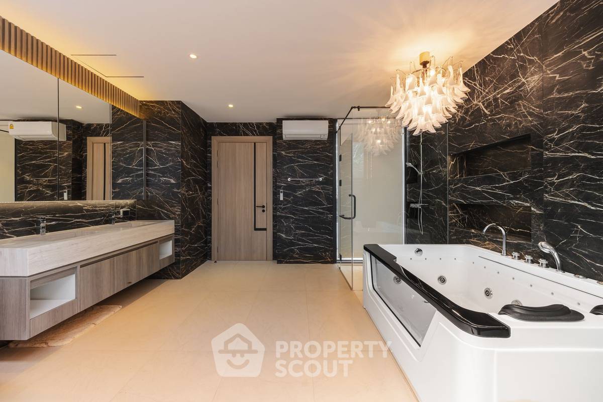 รูป บ้านเช่าหมาแมวเข้าได้ 8 ห้องนอน The Elegant Penthouse Pattaya (ID 2326999) - รูปที่ 27/46