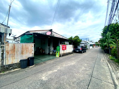บ้านเดี่ยว ลาดพร้าว 71 : บ้านเดี่ยวชั้นเดียว ทำเลวังหิน 44-โชคชัย 4 ซอย 55 เนื้อที่ 48 ตร.วา ทำเลดี น้ำไม่เคยท่วม โครงสร้างดีเหมาะกับรีโนเวทเพื่ออยู่อาศัย