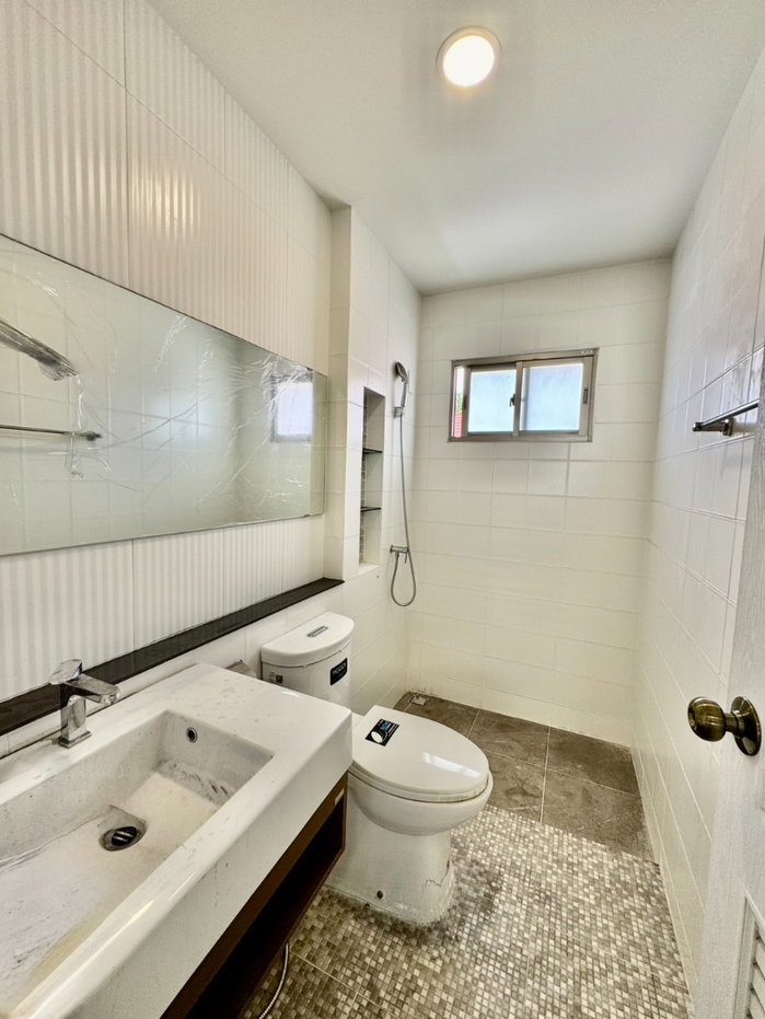 รูป ให้เช่าบ้านเดี่ยวใหม่ 4 ห้องนอน ม.วอเตอร์ฟร้อนท์ หนองค้อ ศรีราชา - รูปที่ 31/42