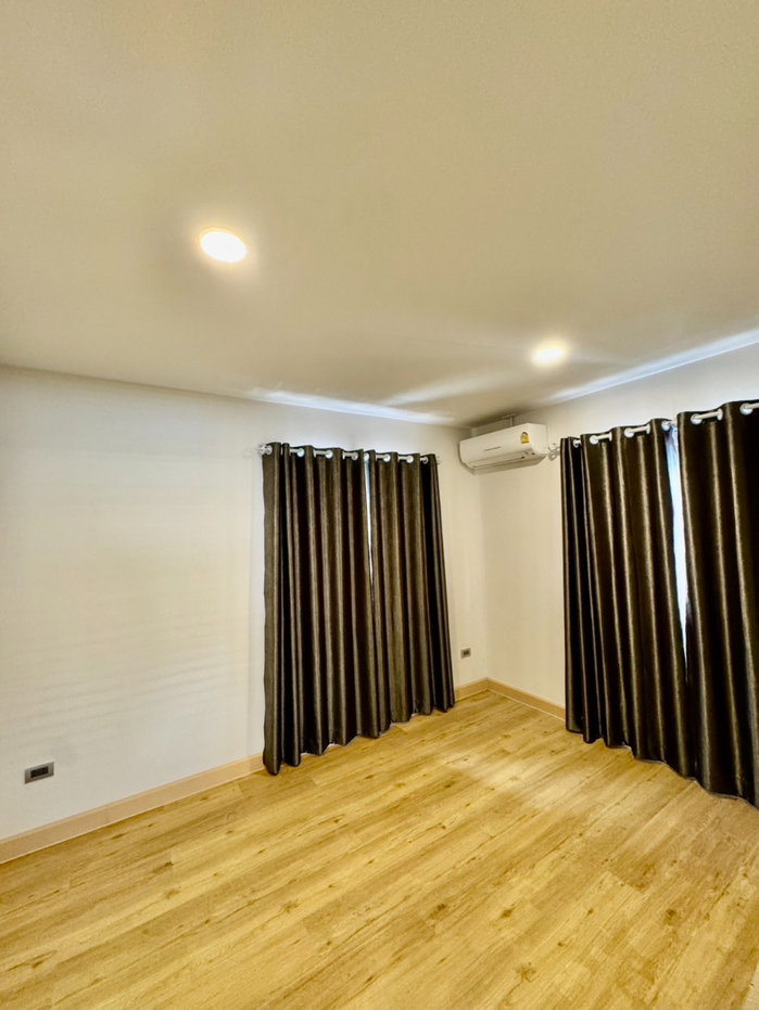 รูป ให้เช่าบ้านเดี่ยวใหม่ 4 ห้องนอน ม.วอเตอร์ฟร้อนท์ หนองค้อ ศรีราชา - รูปที่ 30/42