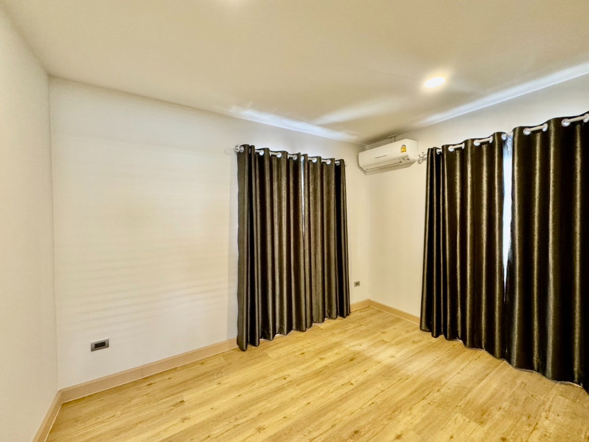 รูป ให้เช่าบ้านเดี่ยวใหม่ 4 ห้องนอน ม.วอเตอร์ฟร้อนท์ หนองค้อ ศรีราชา - รูปที่ 29/42