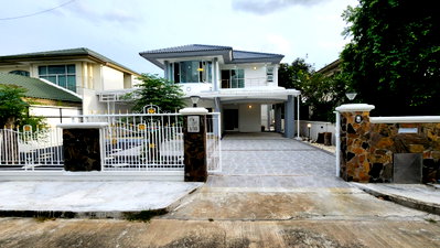 ขายบ้านเดี่ยว : 🏡 ขายบ้านเดี่ยวรีโนเวทใหม่ สวยหรู พร้อมสระว่ายน้ำส่วนตัว! หมู่บ้านศุภาลัย ออร์คิดปาร์ค วัชรพล – สุขาภิบาล 5 ซ.67