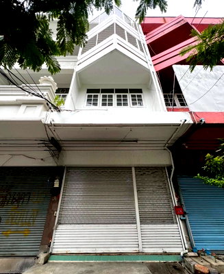 อาคารพาณิชย์ ถนนพัฒนาการ : ตึกแถวริมถนนพัฒนาการ ตรงข้ามโลตัส พัฒนาการ อาคารพาณิชย์ริมถนน พัฒนาการ ใกล้รถไฟฟ้าสีเหลือง