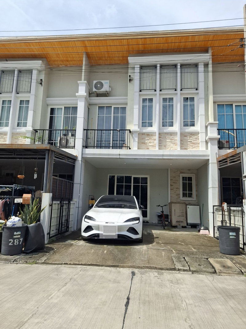 Townhouses for sale : Golden Town Ramintra – Khubon Bang Khen