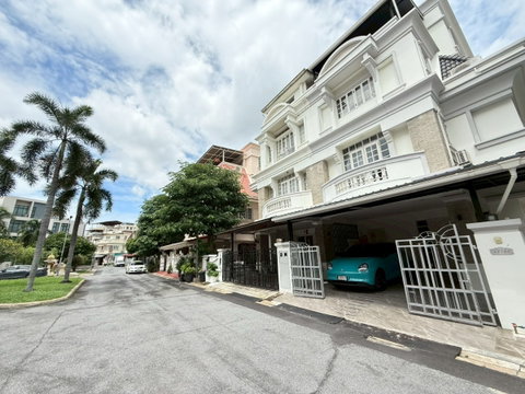โอกาสดี ขายบ้านแฝด 4 ชั้น 36 ตร.ว. บ้านธาริณี ปิ่นเกล้า รีโนเวท พร้อมอยู่