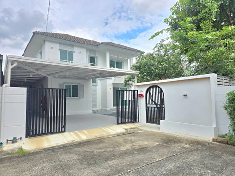 หมู่บ้านพฤกษาวิลเลจ35 เดอะซีซั่น รังสิต-คลอง3 บ้านเดี่ยว ราคาถูกคุ้ม กว้างขวาง ทำเลดี แต่งใหม่พร้อมอยู่ หลังมุม สวยหรู สดใหม่