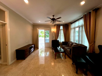 Houses for rent Soi Udomsuk (Sukhumvit 103) : 4beds 350sqm.  Victorian-style house near Central Bangna. Line id: @pfagent