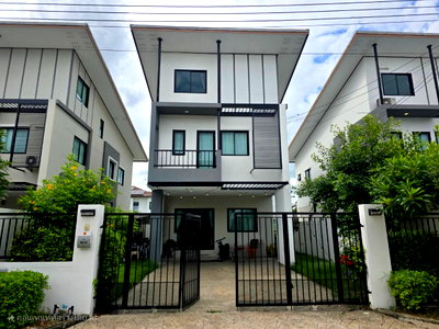 ขายบ้านเดี่ยว : บ้านเดี่ยว ทำเลดี อายุบ้านเพียง3ปี กว้างขวาง ราคาดี พร้อมอยู่ ม.วิสต้ามินิ เลียบคลอง4 ลำลูกกา
