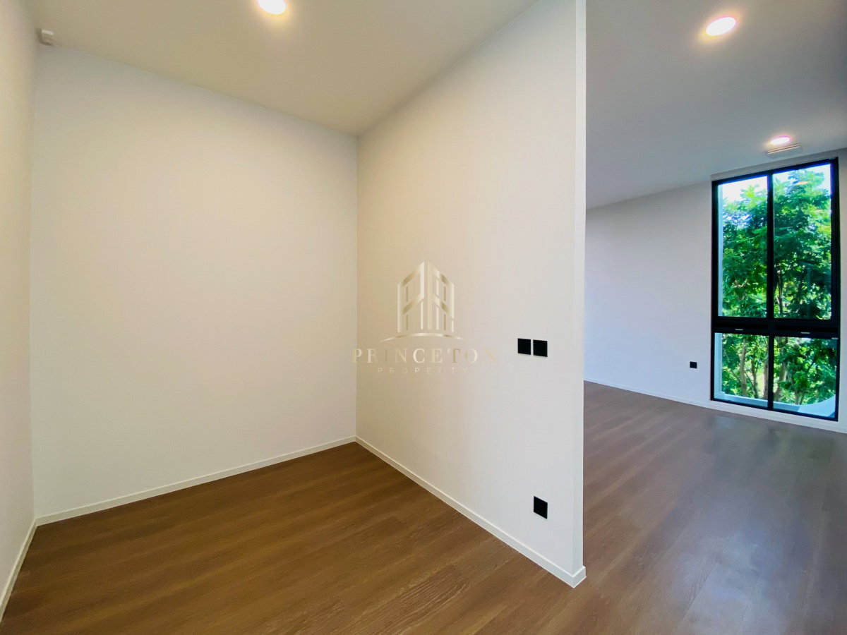 picture VIVE New Krungthep Kreetha Luxury 3-Storey Modern Home - 28/49