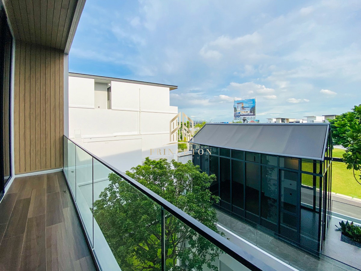 picture VIVE New Krungthep Kreetha Luxury 3-Storey Modern Home - 37/49