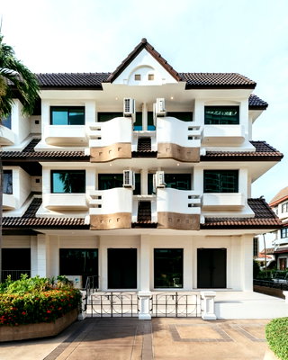 Townhouses for rent J Avenue Thonglor : 💥CP-8849💥Townhouse for rent, next to Ekkamai Thonglor, within walking distance to BTS Phra Khanong 👉 Add Line @luxeliving
