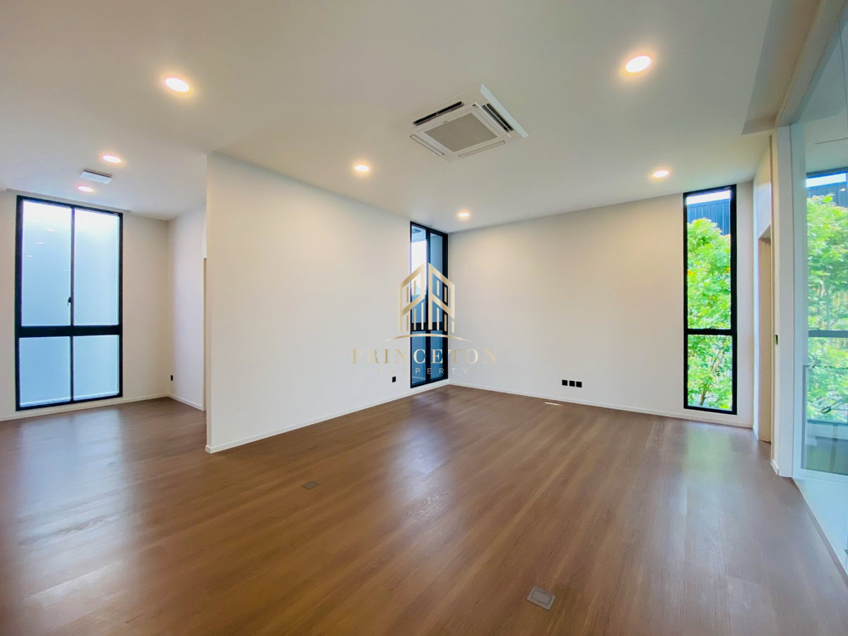 picture VIVE New Krungthep Kreetha Luxury 3-Storey Modern Home - 18/49