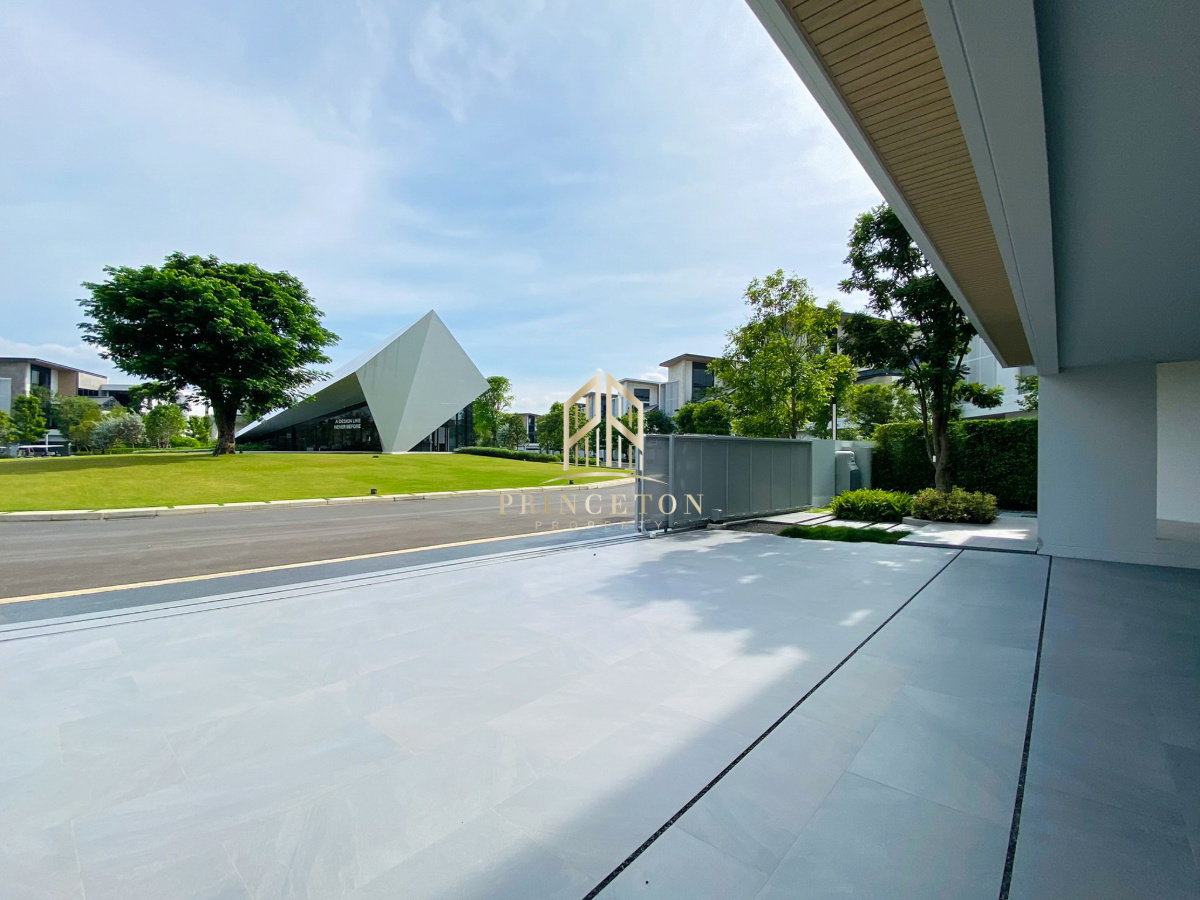 picture VIVE New Krungthep Kreetha Luxury 3-Storey Modern Home - 3/49