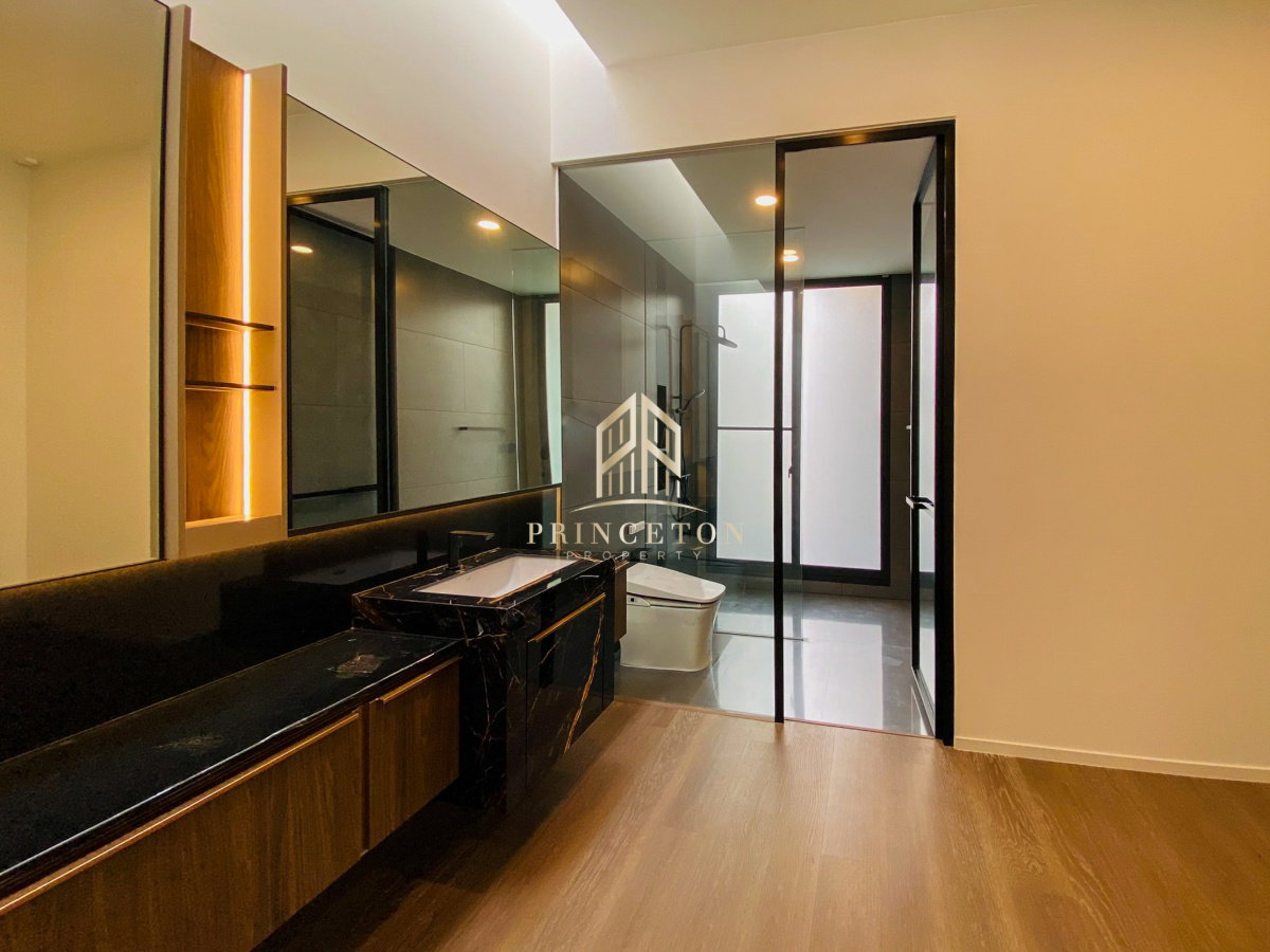 picture VIVE New Krungthep Kreetha Luxury 3-Storey Modern Home - 29/49