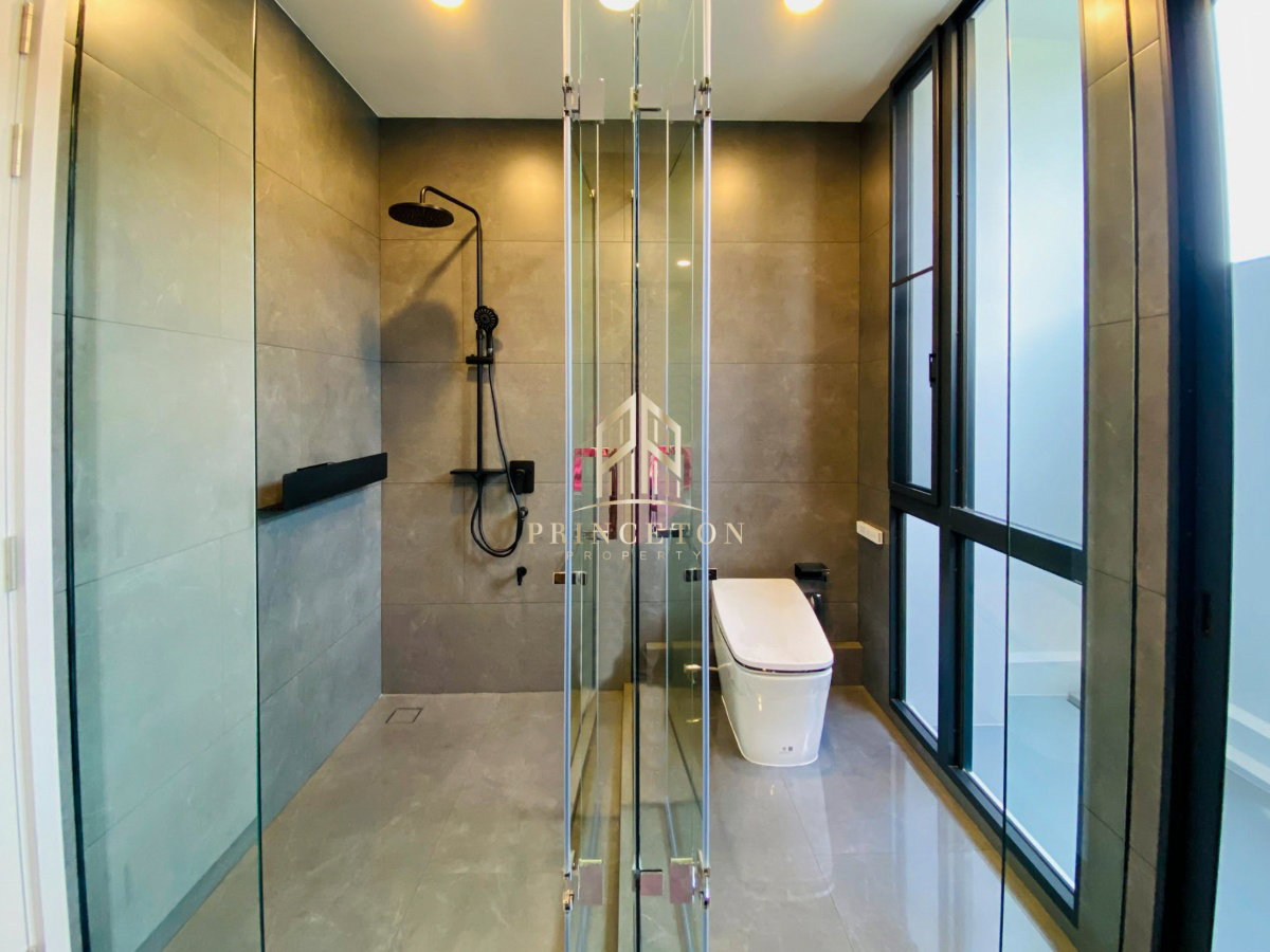picture VIVE New Krungthep Kreetha Luxury 3-Storey Modern Home - 20/49