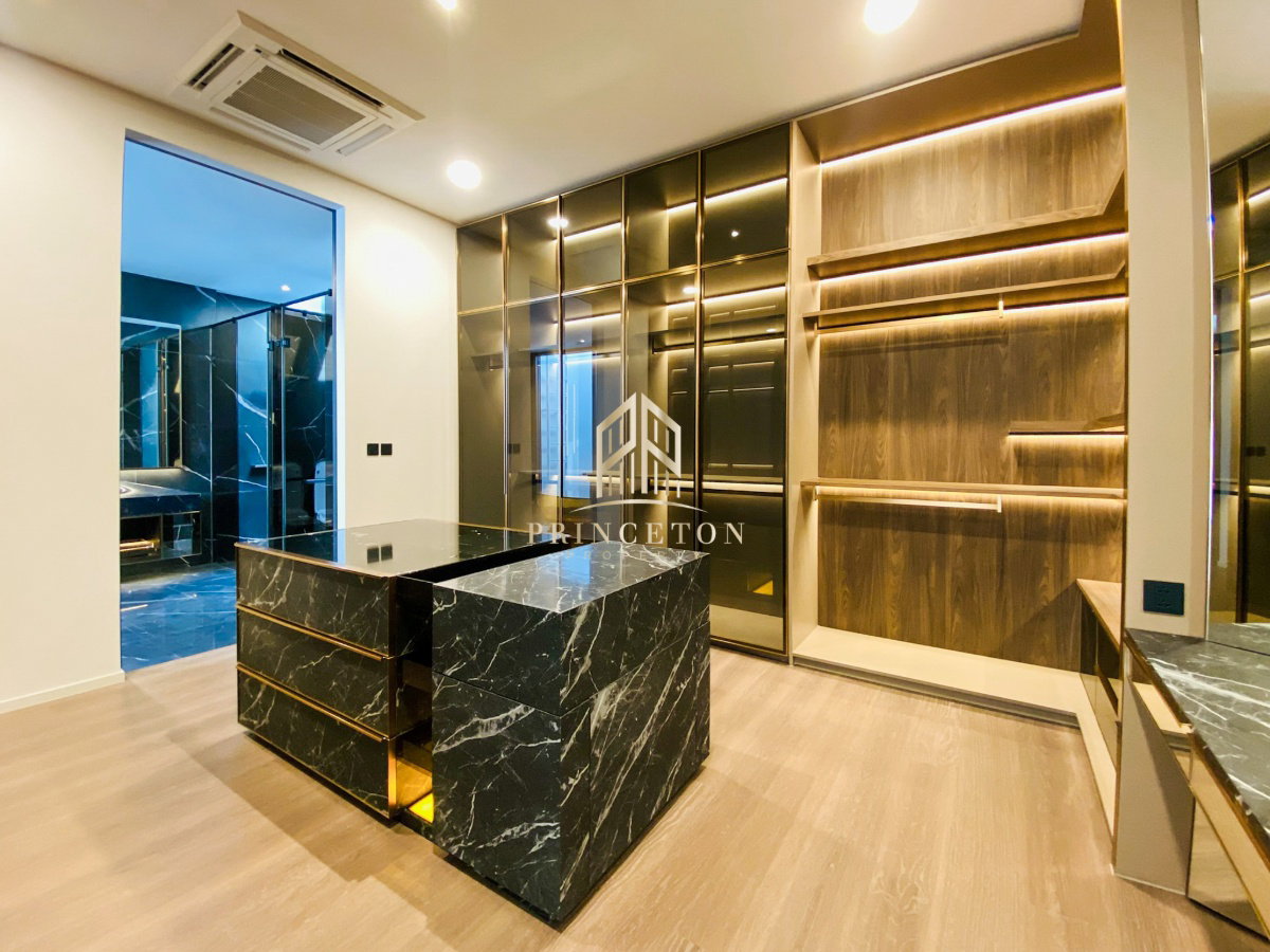 picture VIVE New Krungthep Kreetha Luxury 3-Storey Modern Home - 38/49