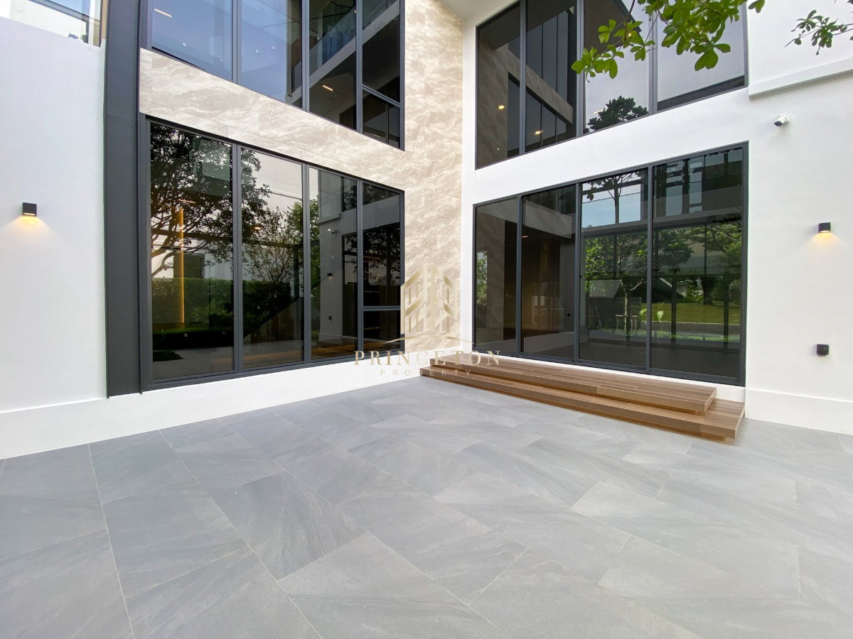 picture VIVE New Krungthep Kreetha Luxury 3-Storey Modern Home - 2/49