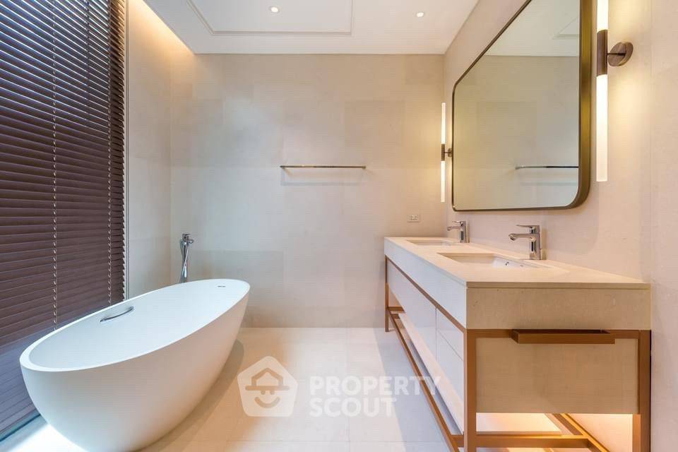 picture 2-BR 168 Sqm Condo For Sale, Baan Sindhorn, 400m to BTS Ratchadamri (ID 1519717) - 10/20