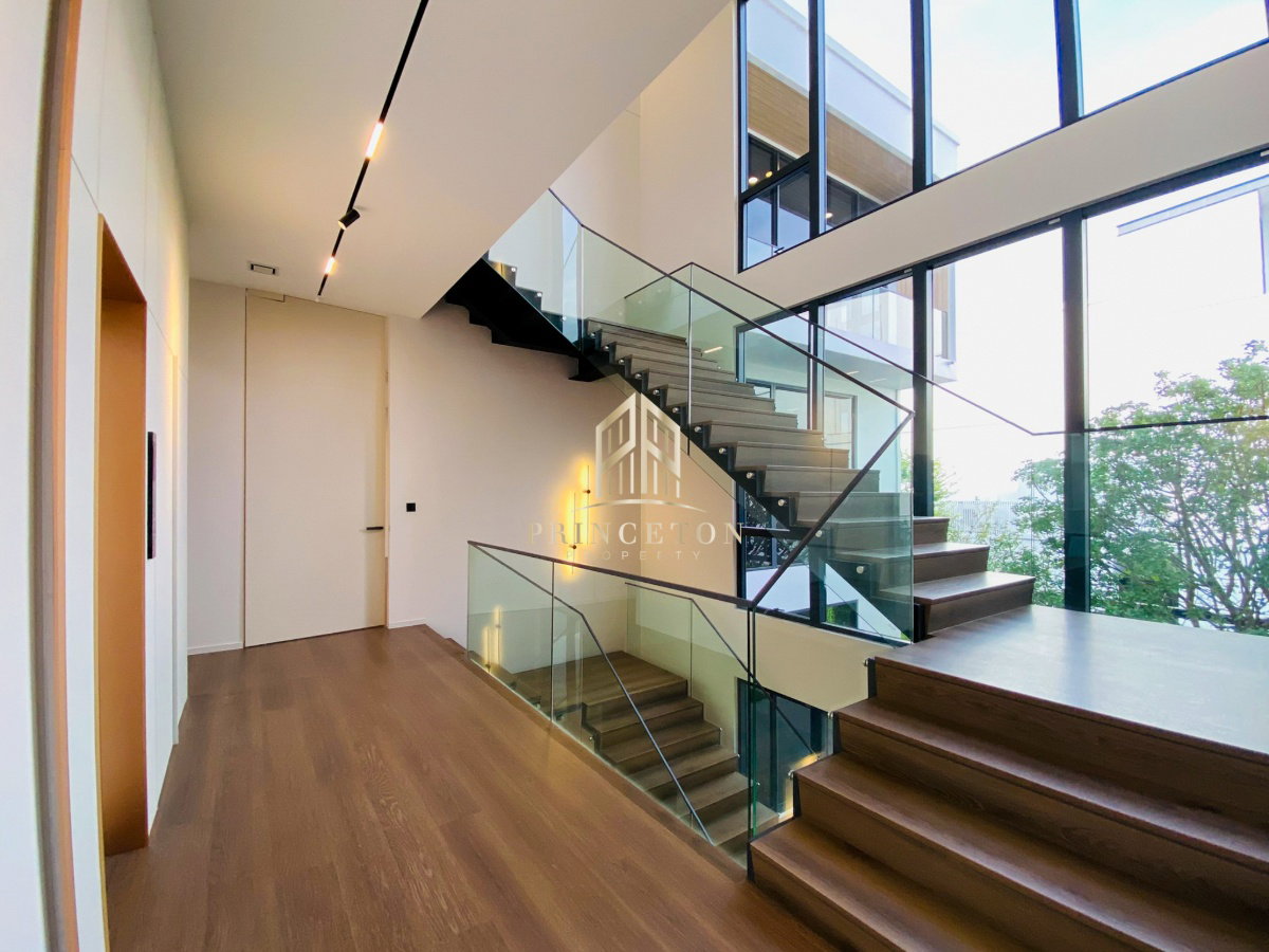 picture VIVE New Krungthep Kreetha Luxury 3-Storey Modern Home - 25/49
