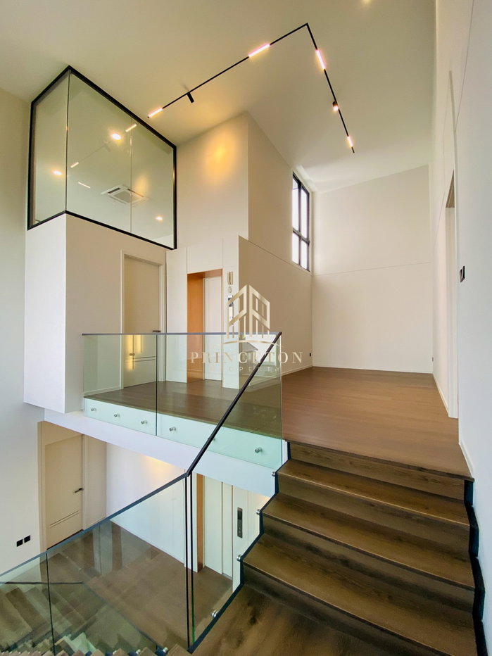 picture VIVE New Krungthep Kreetha Luxury 3-Storey Modern Home - 34/49