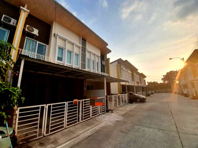 ขายทาวน์โฮม : 🏠 ขายบ้าน : Golden Town Rattanathibet–BTS Bangplu Station (โกลเด้น ทาวน์ รัตนาธิเบศร์-สถานีรถไฟฟ้าบางพลู)   รหัสทรัพย์ | 📌 LNP-H561 