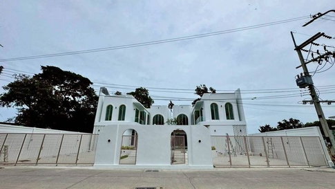 Luxury pool villa for sale in Pattaya, newly built, excellent location, near Jomtien Beach.