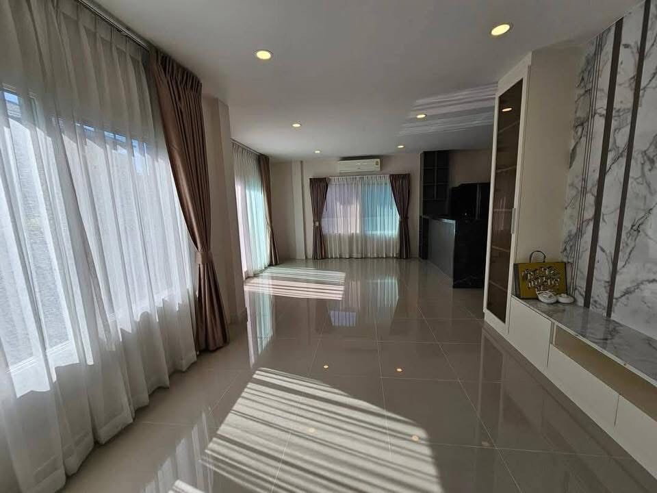 picture Centro Bangna-          Wongwaen - 2/18