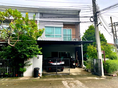ขายทาวน์โฮม : ขายทาวน์โฮมหลังมุม Villette Lite พัฒนาการ 38 | รีโนเวทใหม่ทั้งหลัง เฟอร์ครบ พร้อมอยู่ พื้นที่รอบบ้านกว้าง ให้ความรู้สึกเหมือนบ้านเดี่ยว