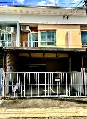 ขายทาวน์โฮม : ทาวน์โฮม 2 ชั้น Villette Lite พัฒนาการ 38 โดย SC Asset | ราคาคุ้มค่า เหมาะสำหรับรีโนเวทเพิ่มเติมก่อนเข้าอยู่ | ทำเลดี ใกล้ทองหล่อ–ศรีนครินทร์–พระราม 9