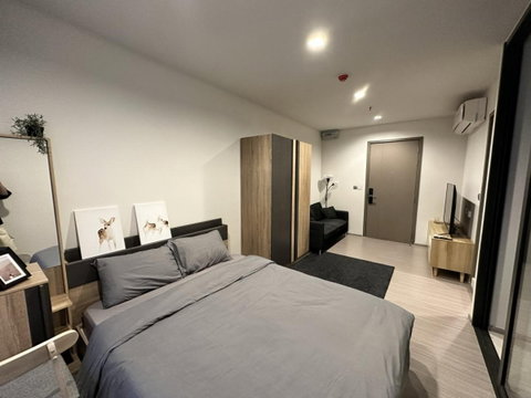 PFD-06120	Condo for Rent: Life Asoke Hype Schedule a viewing ■ Line: @propertyfinder	