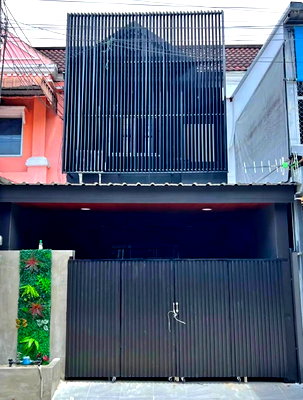 ทาวน์โฮม สถานกงสุลใหญ่สหรัฐอเมริกา เชียงใหม่ : ขาย ศรีอนันต์ ทาวเฮ้าส์ 2 ห้องนอน 2 ห้องน้ำ เฟอร์ฯครบ หิ้วกระเป๋าเข้าอยุ่ได้เลย ใกล้เซ็นทรัลเฟสฯ เชียงใหม่ T.0946511456