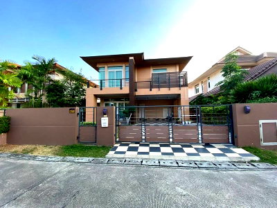 Houses for sale : Second-hand detached house, ready to move in, The Boulevard Sriracha, Chonburi project