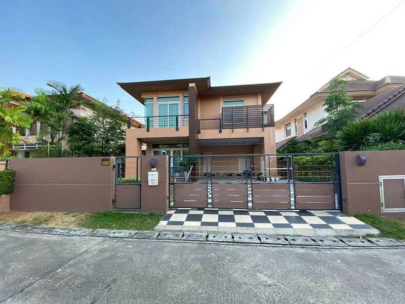 ขายบ้านเดี่ยว : บ้านเดี่ยวมือสอง พร้อมเข้าอยู่ โครงการ เดอะบูเลอวาร์ด ศรีราชา ชลบุรี 