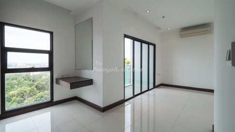 🛏️ 4 ห้องนอน - 🛁 4 ห้องน้ำ - 🏙️ Sea View - 🌏 ชื่อชาวต่างชาติ - 🏢 The Axis Pattaya - รหัส: AXIS48