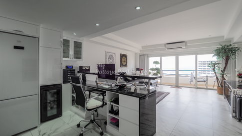 🛏️ 1 ห้องนอน - 🛁 1 ห้องน้ำ - 🏙️ Sea View - 🌏 ชื่อชาวต่างชาติ - 🏢 Peak Condominium Pattaya - รหัส: PEAKC04