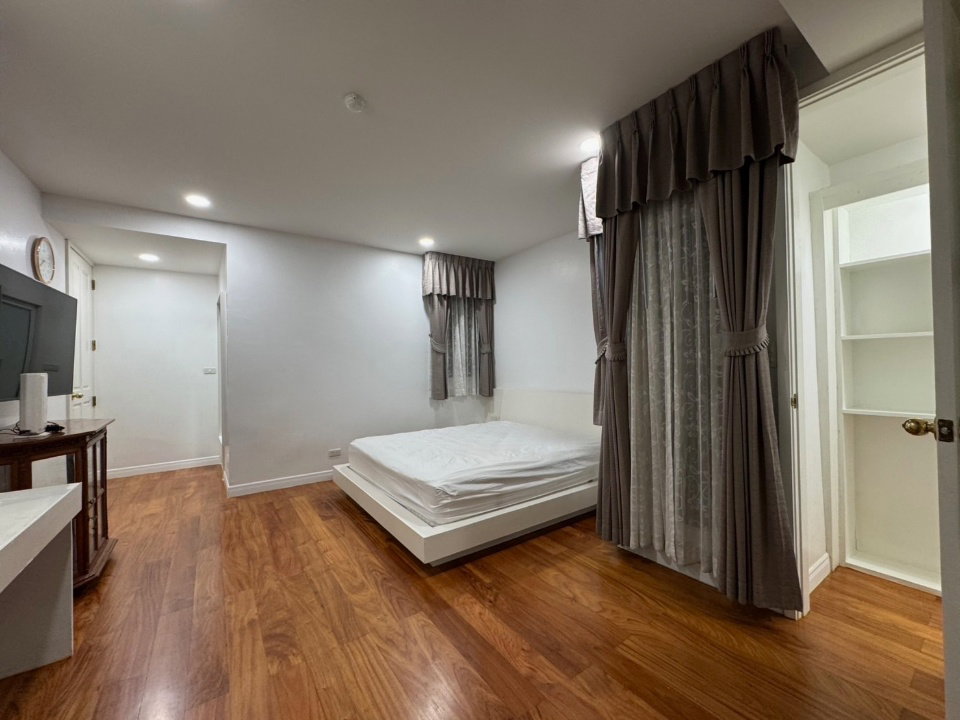 รูป For Rent Baan Thanon Sarasin ตกแต่งครบ 2 ห้องนอน เฟอร์นิเจอร์ครบ พร้อมเข้าอยู่ ใกล์ BTS ราชดำริRW007014 - รูปที่ 9/12